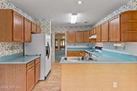 118 Pine Needle Dr, Hampstead, NC 28443 photo 12