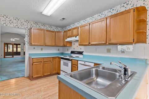 118 Pine Needle Dr, Hampstead, NC 28443 photo 9