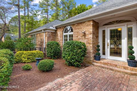 14 Pinewild Dr, Pinehurst, NC 28374 photo 2
