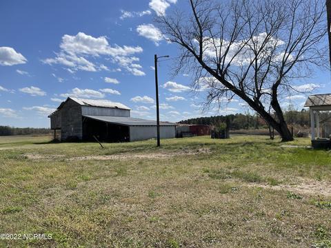 519 Koonce Fork Rd, Richlands, NC 28574 photo 3