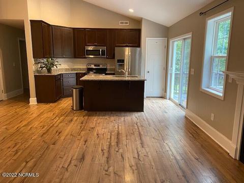 1024 Devonshire Trl, Aberdeen, NC 28315 photo 2