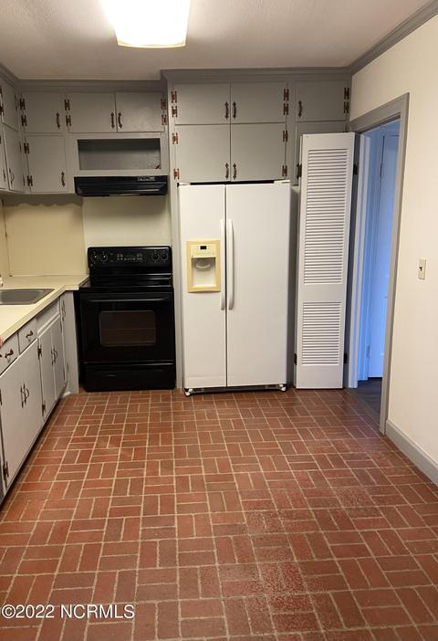 408 E Main St, Whitakers, NC 27891 photo 6