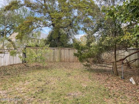 605 W Brown St, Southport, NC 28461