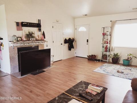 415 E Volant St, Hubert, NC 28539 photo 3