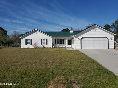 415 E Volant St, Hubert, NC 28539 photo 1