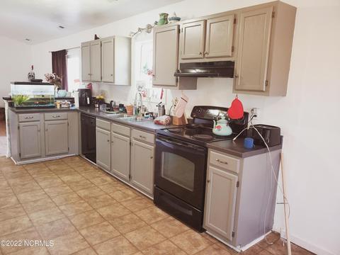 415 E Volant St, Hubert, NC 28539 photo 7