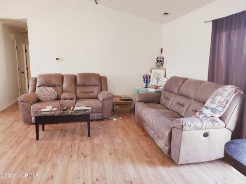 415 E Volant St, Hubert, NC 28539 photo 4