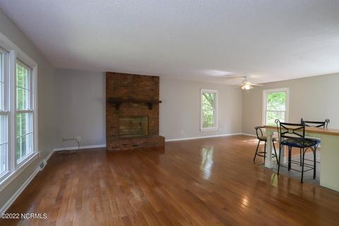 167 Devonshire Ave W, West End, NC 27376 photo 4