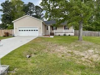137 Fodder Dr, Hubert, NC 28539 photo 1