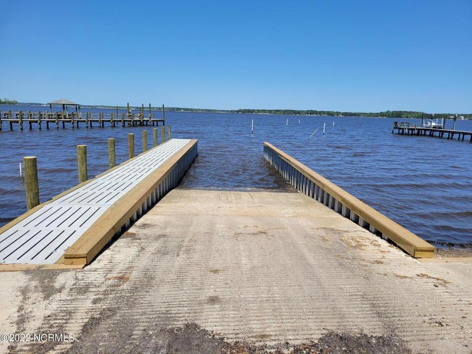  306 Limbaugh Ln, Swansboro, NC 28584 photo 3