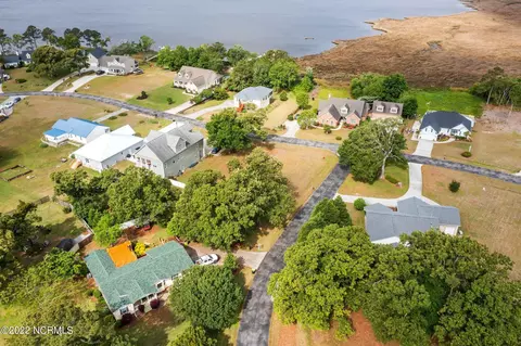 409 River Oaks Dr, Stella, NC 28582