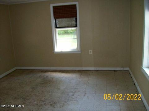 210 E Broad St, Beulaville, NC 28518 photo 2