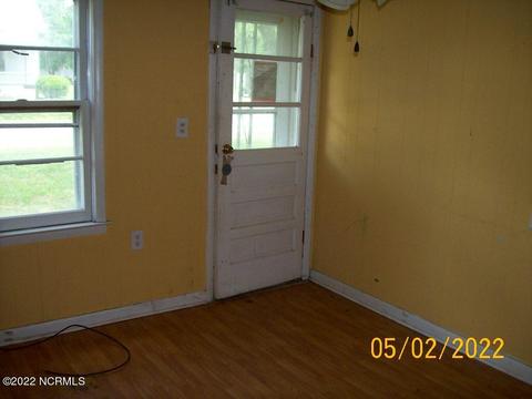 210 E Broad St, Beulaville, NC 28518 photo 5