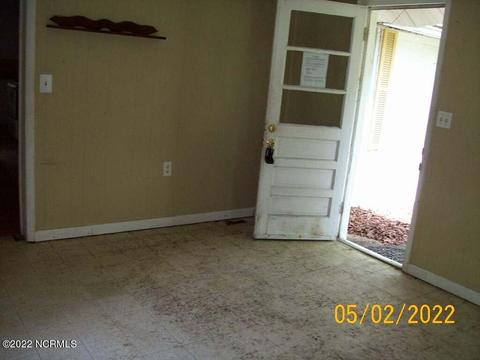 210 E Broad St, Beulaville, NC 28518 photo 3
