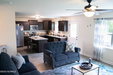 622 Riggs Rd, Hubert, NC 28539 photo 8