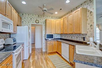 860 Highlands Dr, Hampstead, NC 28443 photo 7