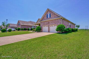 860 Highlands Dr, Hampstead, NC 28443 photo 3