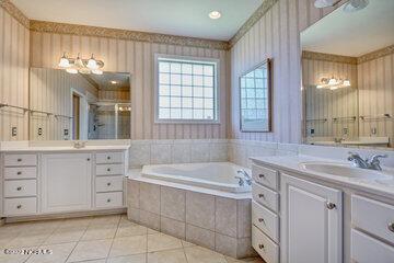 860 Highlands Dr, Hampstead, NC 28443 photo 14