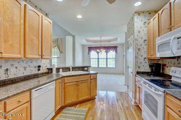860 Highlands Dr, Hampstead, NC 28443 photo 9