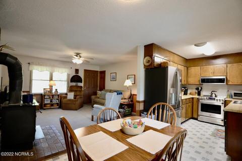 835 Sand Pit Rd, Aberdeen, NC 28315 photo 9