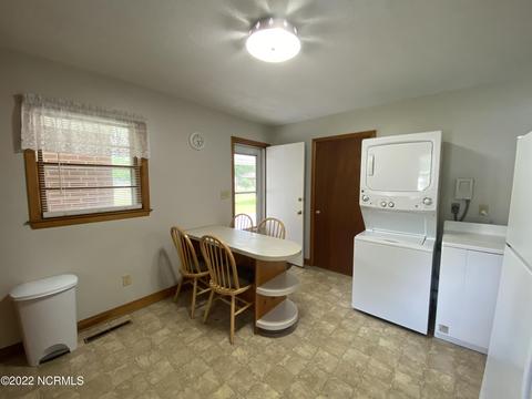 306 Winnifred St, Faison, NC 28341 photo 4