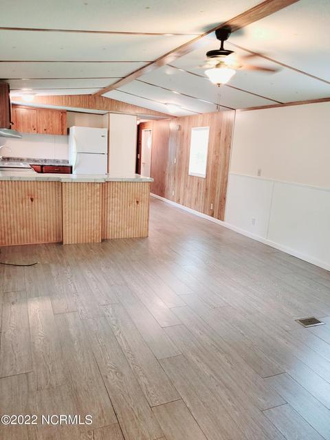 403 Prince Dr, Hubert, NC 28539 photo 2