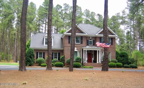 700 Lake Dornoch Dr, Pinehurst, NC 28374