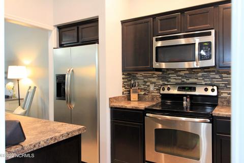 203 E Peyton Pl, Maple Hill, NC 28454 photo 9