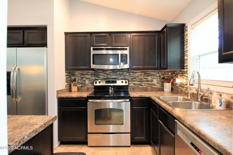 203 E Peyton Pl, Maple Hill, NC 28454 photo 8