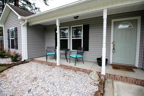 203 E Peyton Pl, Maple Hill, NC 28454 photo 2