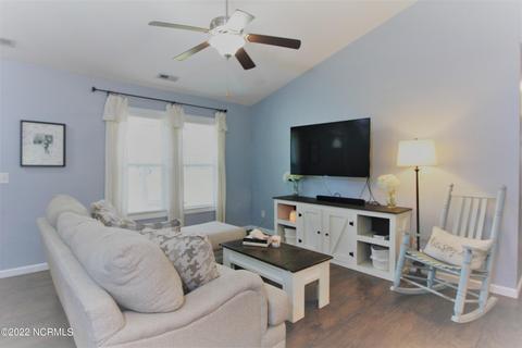 203 E Peyton Pl, Maple Hill, NC 28454 photo 4