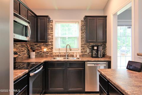 203 E Peyton Pl, Maple Hill, NC 28454 photo 10