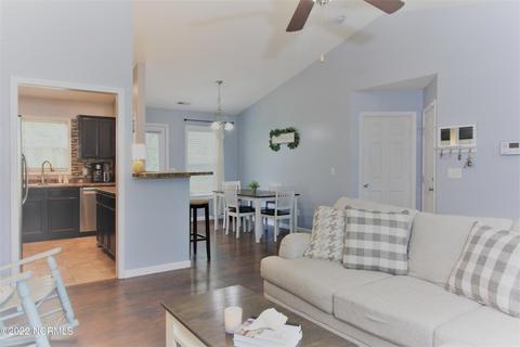 203 E Peyton Pl, Maple Hill, NC 28454 photo 6