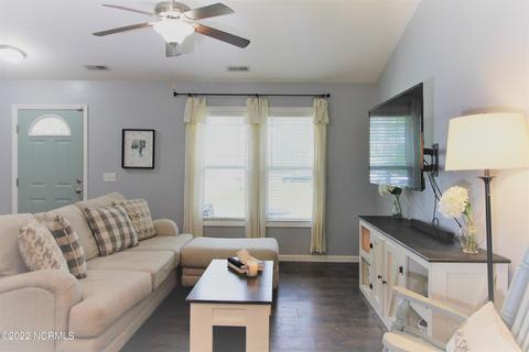203 E Peyton Pl, Maple Hill, NC 28454 photo 5