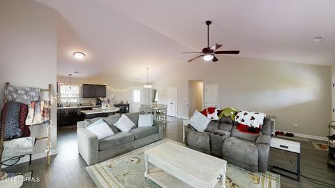 409 Isabel Ct, Hubert, NC 28539 photo 4
