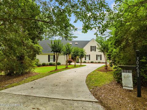 30201 Arrowhead Ln, Wagram, NC 28396 photo 1