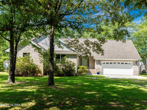 323 Masters Ln, Hampstead, NC 28443 photo 1