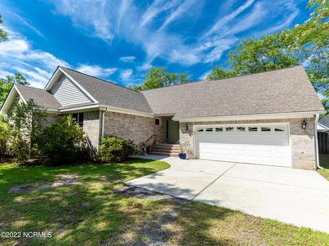 323 Masters Ln, Hampstead, NC 28443 photo 2