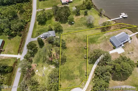 103 Crows Nest St, Oriental, NC 28571
