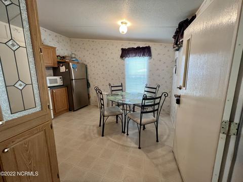 614 Creek Dr, Hampstead, NC 28443 photo 4