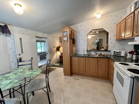 614 Creek Dr, Hampstead, NC 28443 photo 5