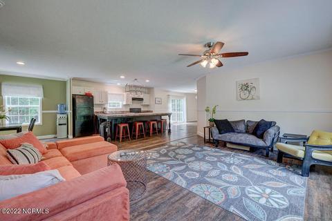 535 Groves Point Dr, Hampstead, NC 28443 photo 8