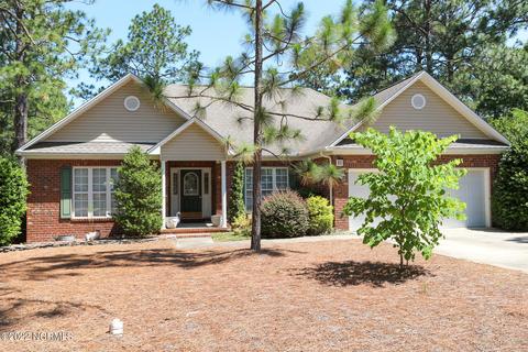 33 Hampshire Ln, Pinehurst, NC 28374 photo 1