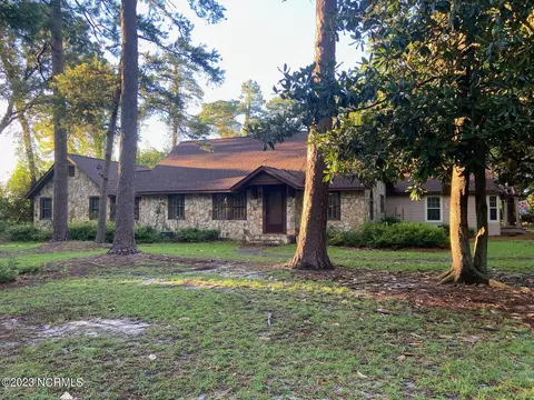 2006 W Broad St, Elizabethtown, NC 28337