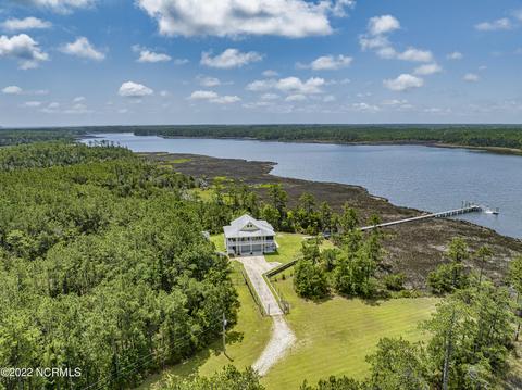 751 Osprey Point Rd, Beaufort, NC 28516