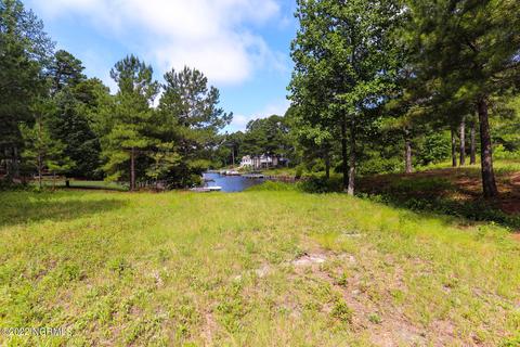 559 Longleaf Dr, West End, NC 27376 photo 2