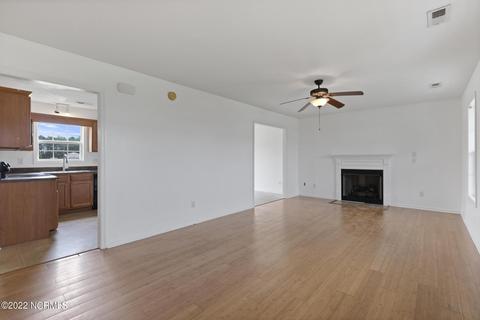 202 Traci Ct, Hubert, NC 28539 photo 4