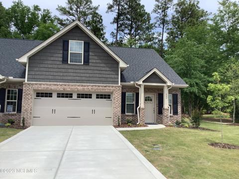 200 Backspin Ln, Pinehurst, NC 28374