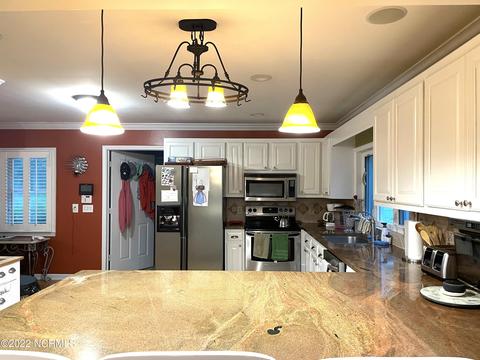 203 Hickory Ln, Hampstead, NC 28443 photo 12
