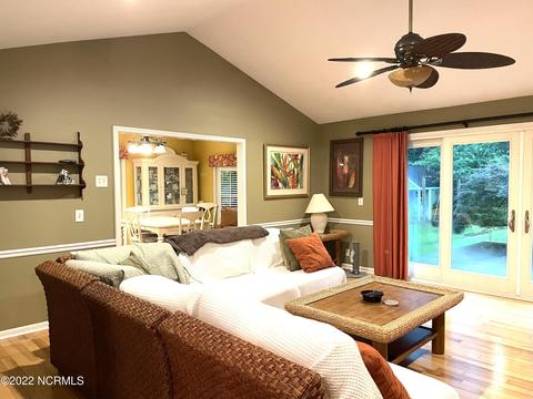 203 Hickory Ln, Hampstead, NC 28443 photo 5